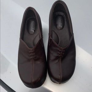 Women’s 6.5 Bjorndal Clogs brown leather